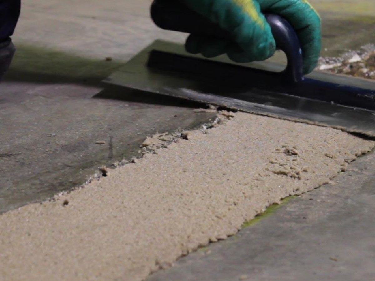 Cold-Cure-Epoxy-Concrete-Repair-Mortar-Trowel